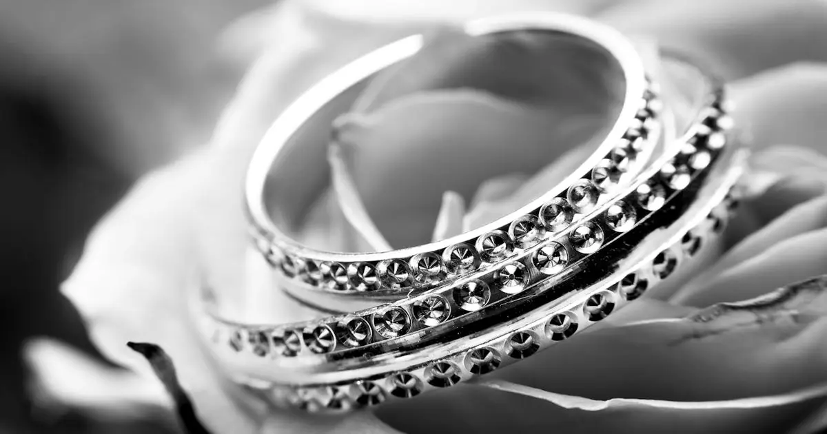 You've Got the Ring. Now Make the Moment. — Proposal Props for Every Type of Reveal